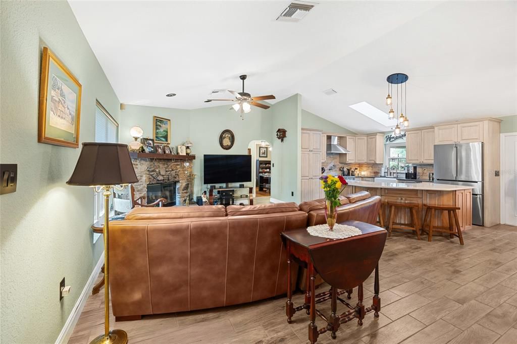 For Sale: $549,000 (3 beds, 2 baths, 1707 Square Feet)