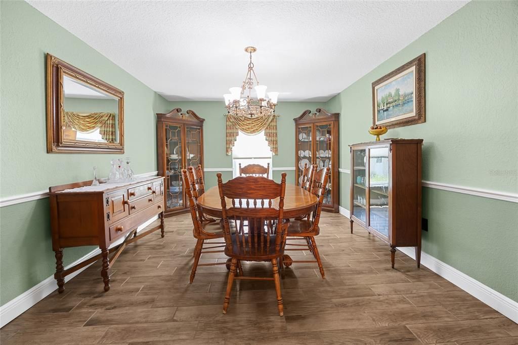 For Sale: $549,000 (3 beds, 2 baths, 1707 Square Feet)