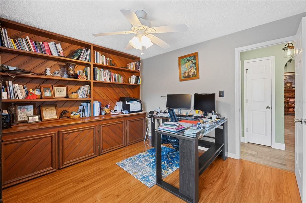 For Sale: $549,000 (3 beds, 2 baths, 1707 Square Feet)