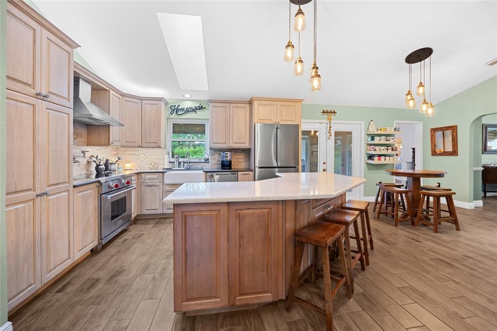 For Sale: $549,000 (3 beds, 2 baths, 1707 Square Feet)