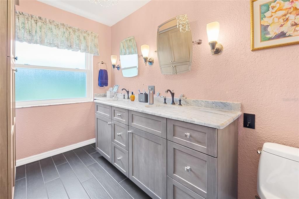 For Sale: $549,000 (3 beds, 2 baths, 1707 Square Feet)