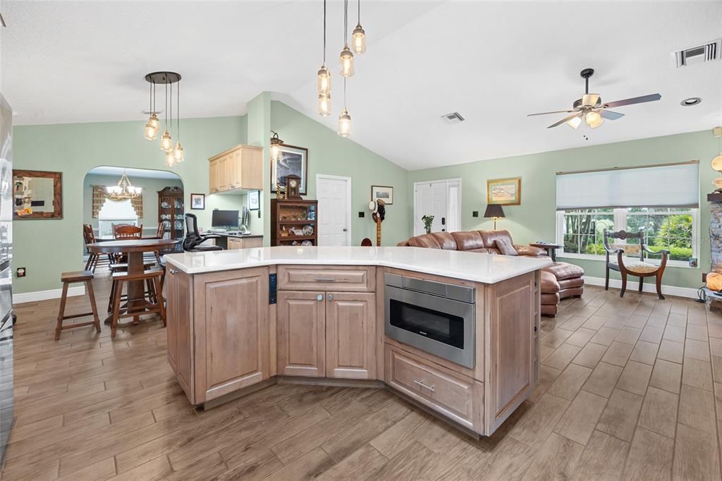 For Sale: $549,000 (3 beds, 2 baths, 1707 Square Feet)