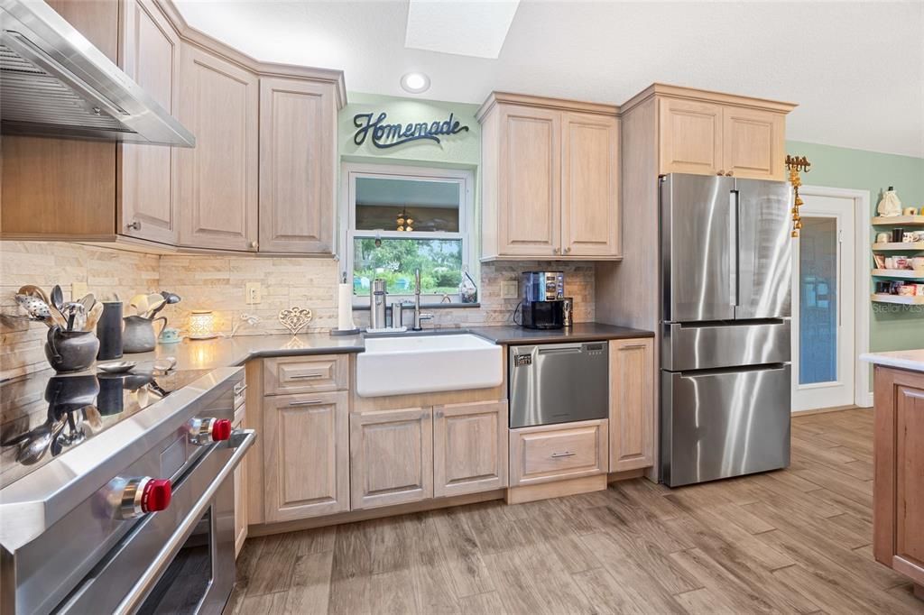 For Sale: $549,000 (3 beds, 2 baths, 1707 Square Feet)