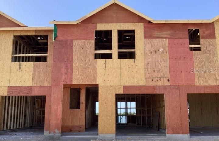 Activo con contrato: $405,146 (3 camas, 2 baños, 1654 Pies cuadrados)