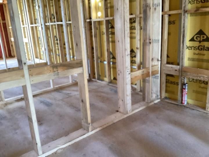 Activo con contrato: $405,146 (3 camas, 2 baños, 1654 Pies cuadrados)