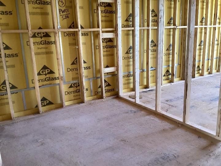 Activo con contrato: $405,146 (3 camas, 2 baños, 1654 Pies cuadrados)