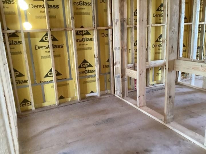 Activo con contrato: $405,146 (3 camas, 2 baños, 1654 Pies cuadrados)