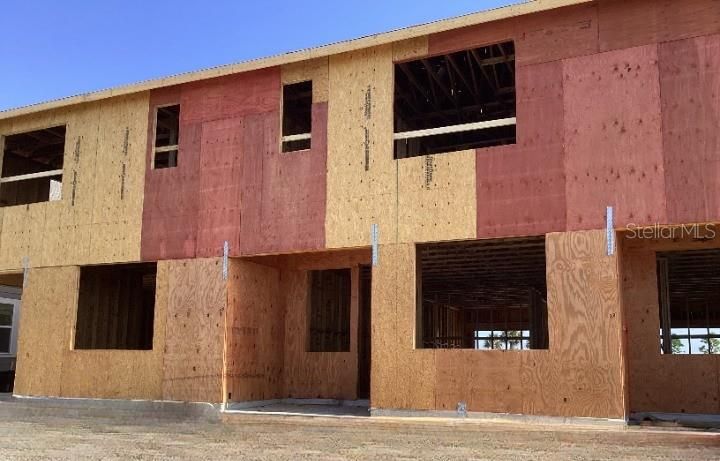 Activo con contrato: $405,146 (3 camas, 2 baños, 1654 Pies cuadrados)