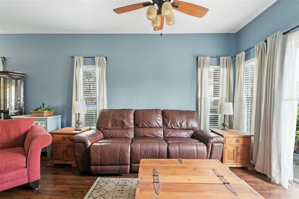 待售: $219,500 (2 贝兹, 2 浴室, 929 平方英尺)