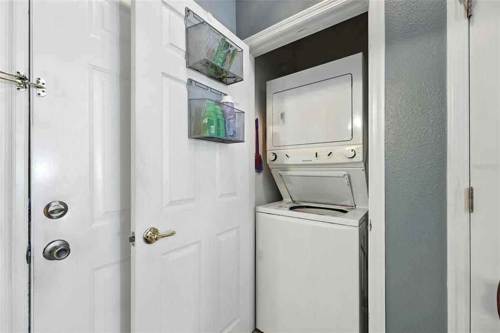 待售: $219,500 (2 贝兹, 2 浴室, 929 平方英尺)