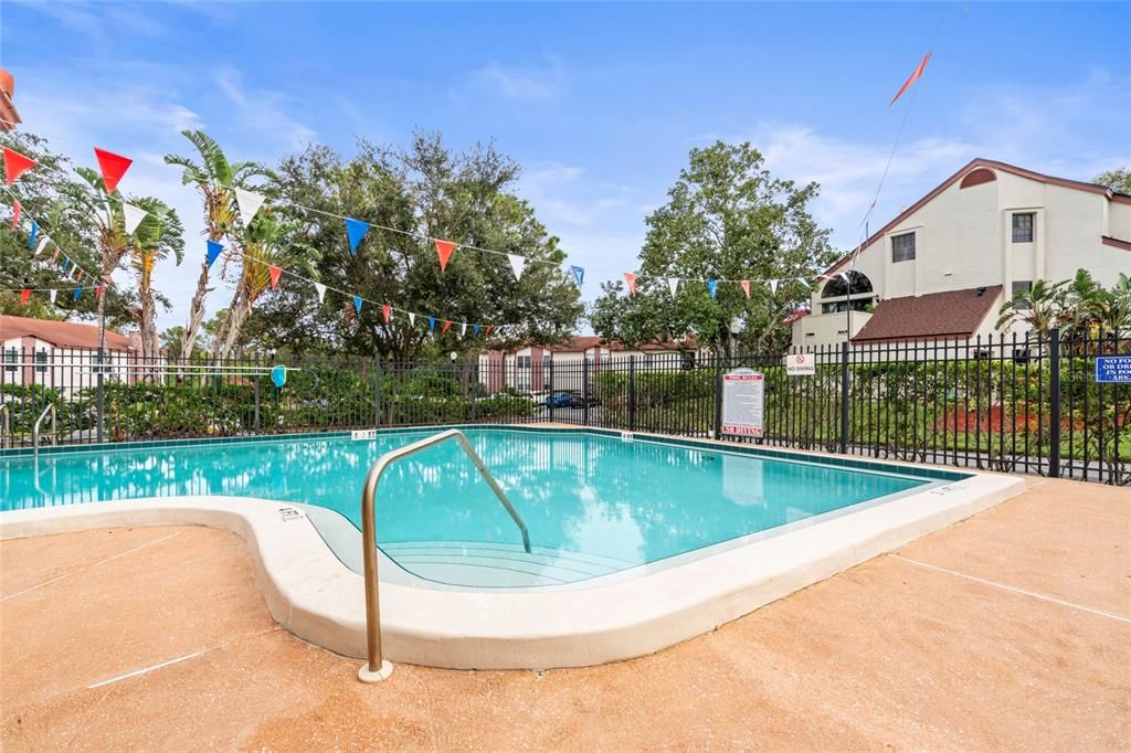 Active With Contract: $149,999 (2 beds, 2 baths, 865 Square Feet)