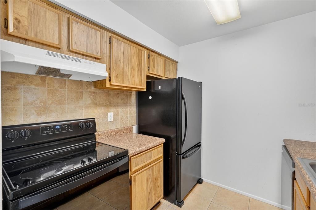 Active With Contract: $149,999 (2 beds, 2 baths, 865 Square Feet)