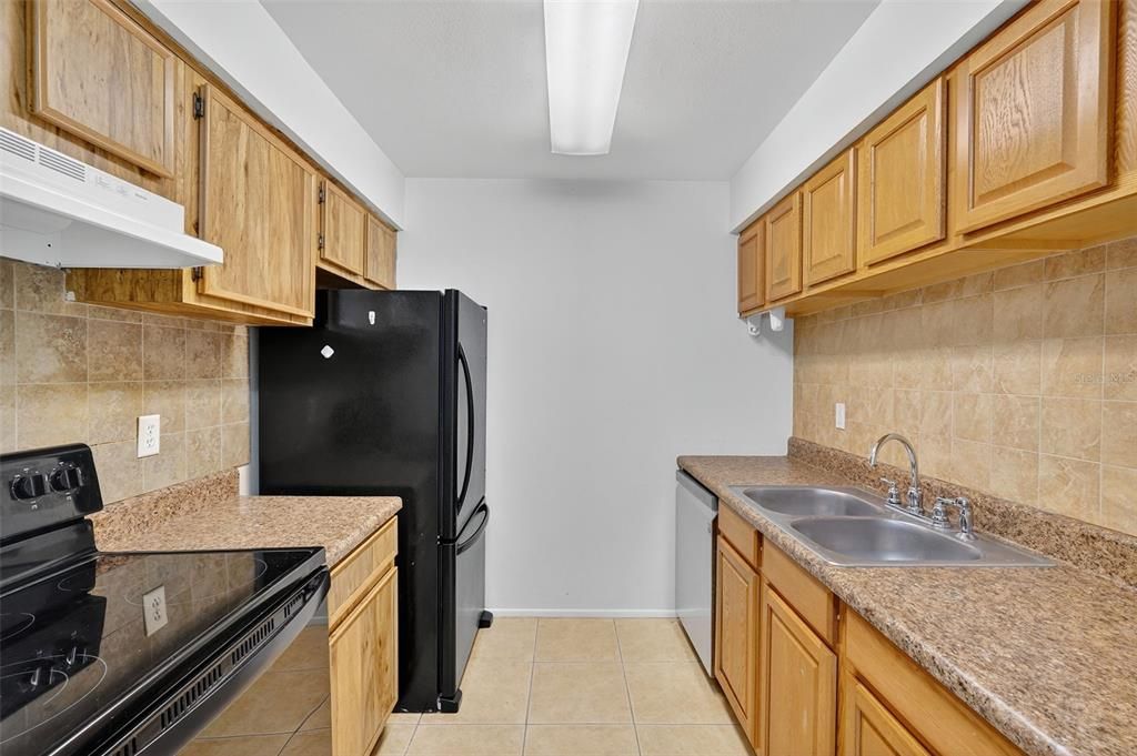 Active With Contract: $149,999 (2 beds, 2 baths, 865 Square Feet)