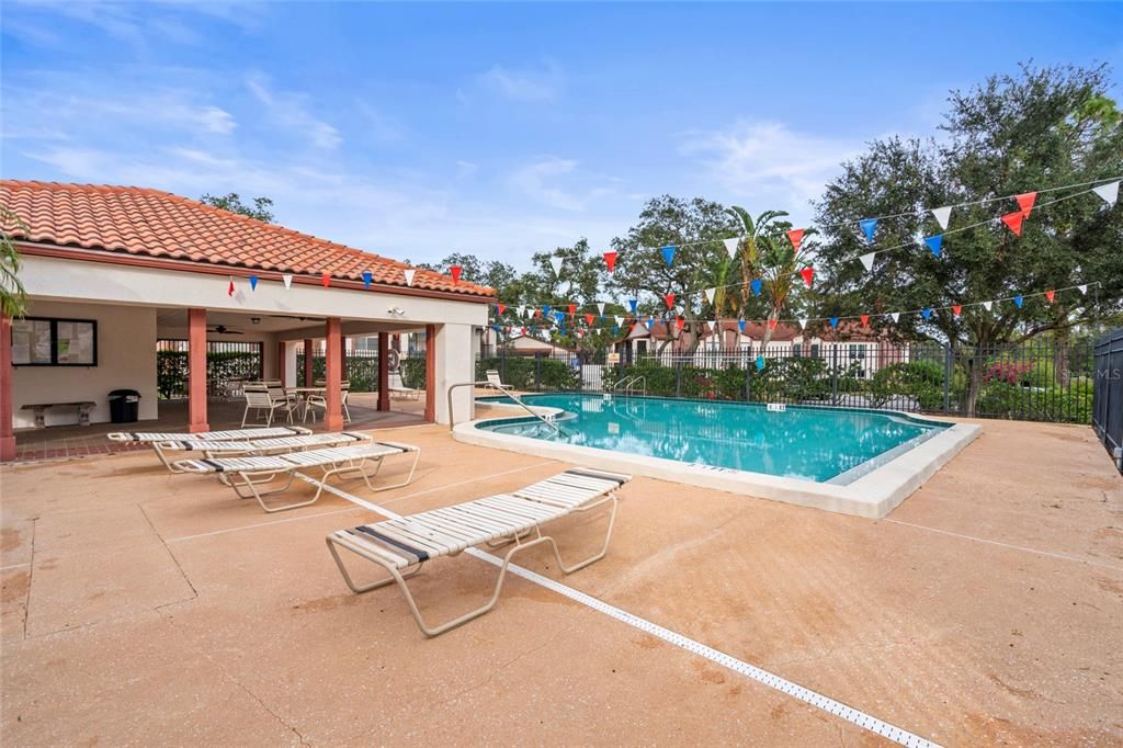 Active With Contract: $149,999 (2 beds, 2 baths, 865 Square Feet)