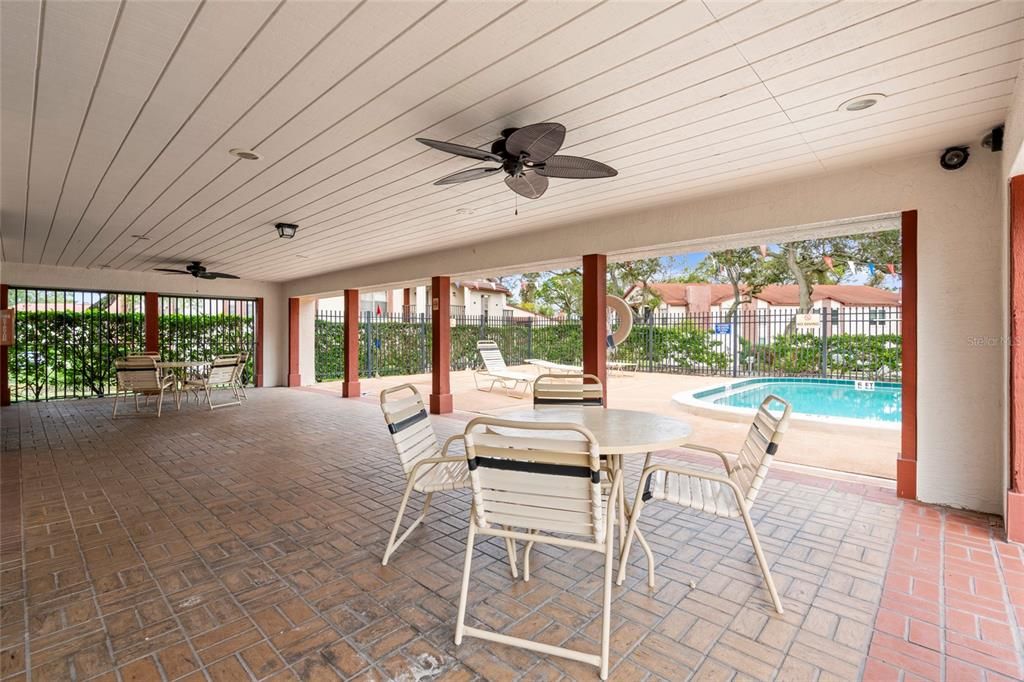 Active With Contract: $149,999 (2 beds, 2 baths, 865 Square Feet)