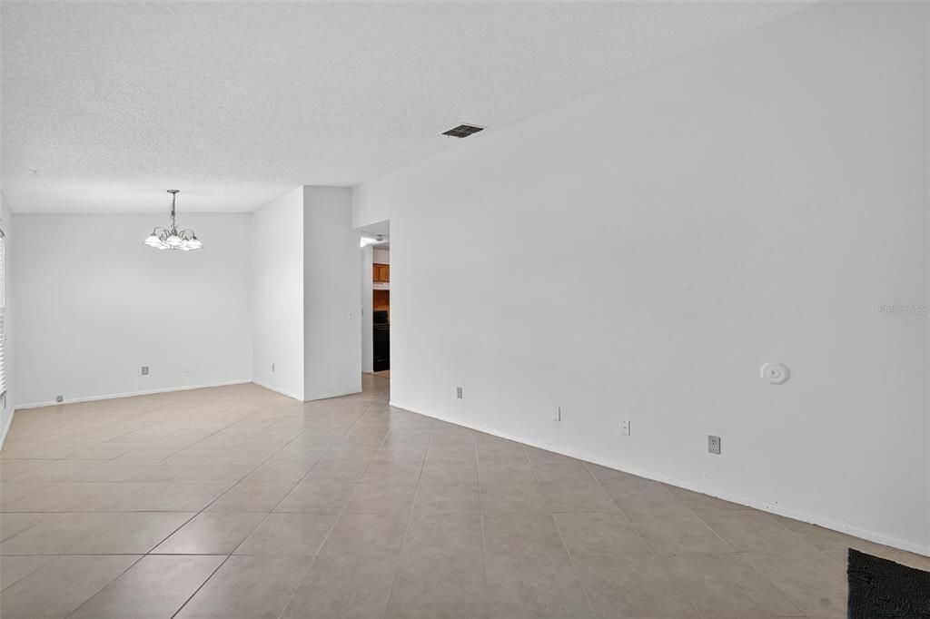 Active With Contract: $149,999 (2 beds, 2 baths, 865 Square Feet)