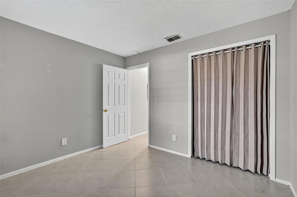 Active With Contract: $149,999 (2 beds, 2 baths, 865 Square Feet)