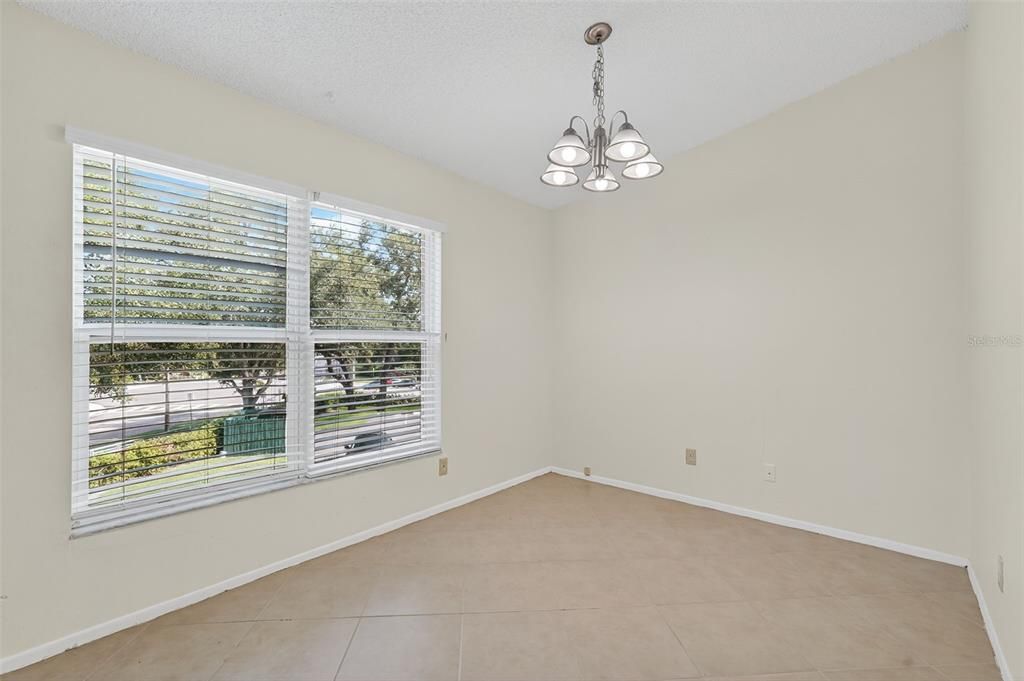 Active With Contract: $149,999 (2 beds, 2 baths, 865 Square Feet)