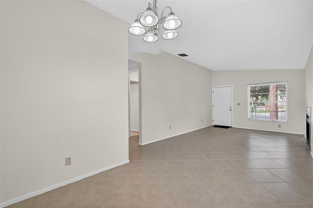 Active With Contract: $149,999 (2 beds, 2 baths, 865 Square Feet)