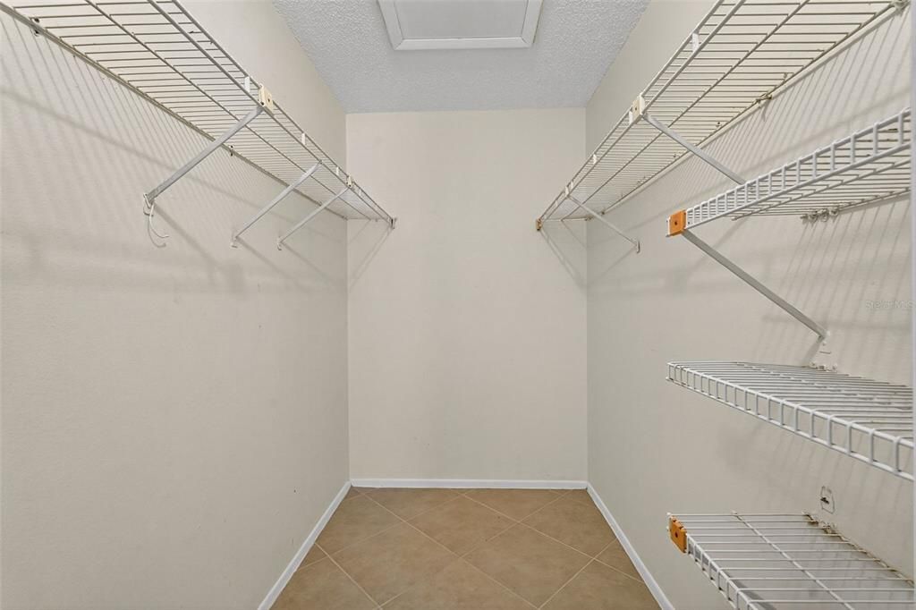 Active With Contract: $149,999 (2 beds, 2 baths, 865 Square Feet)