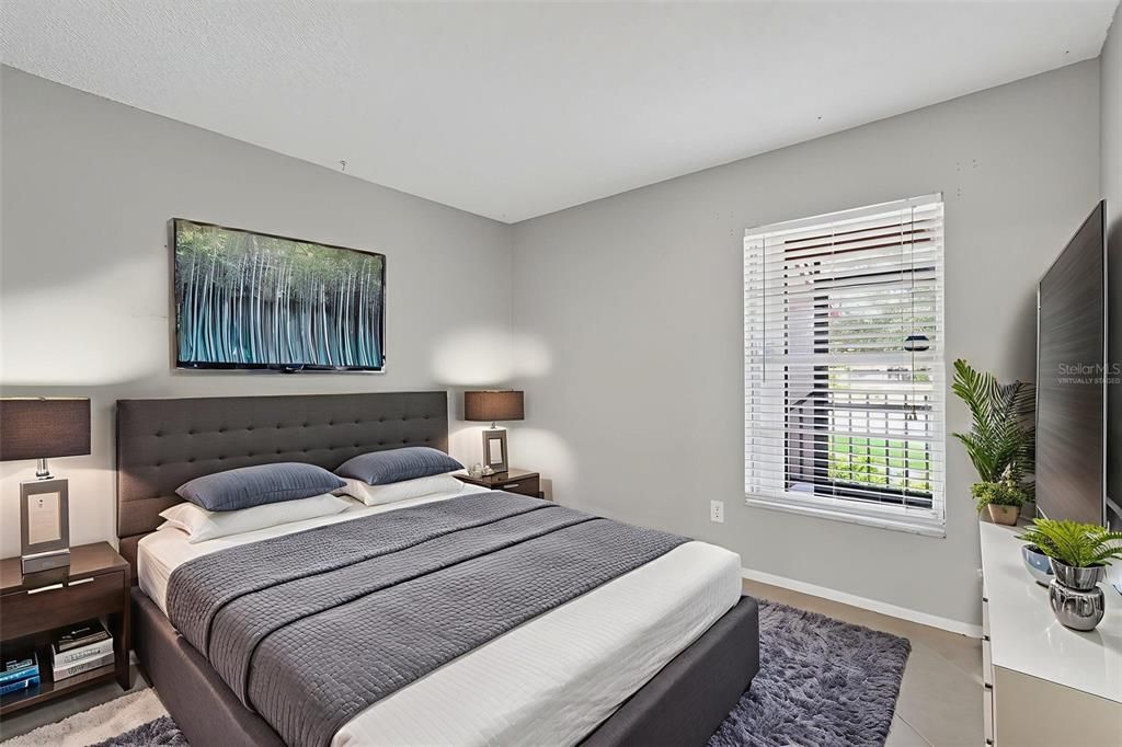 Active With Contract: $149,999 (2 beds, 2 baths, 865 Square Feet)