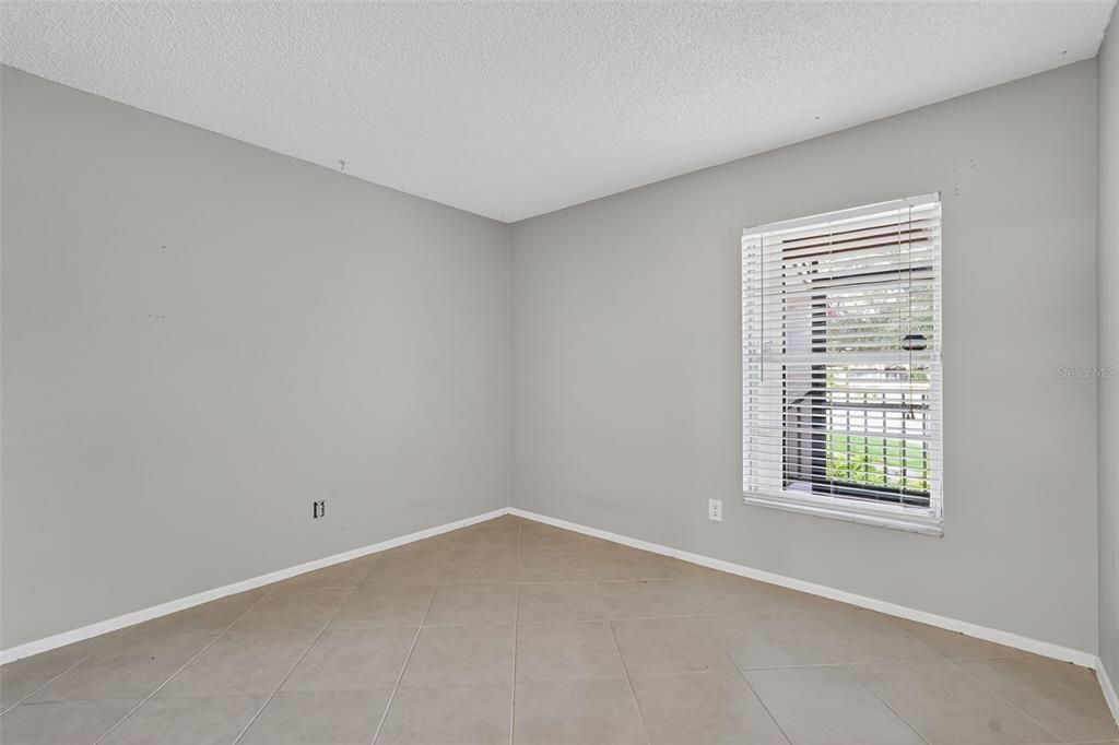 Active With Contract: $149,999 (2 beds, 2 baths, 865 Square Feet)