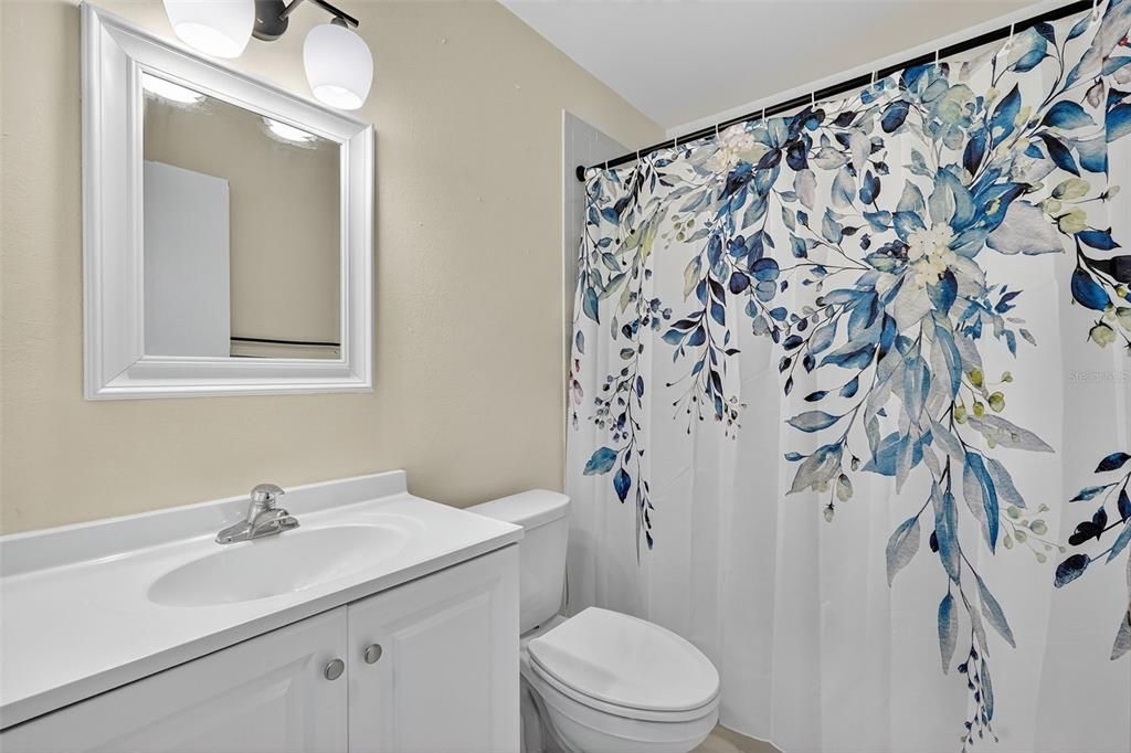 Active With Contract: $149,999 (2 beds, 2 baths, 865 Square Feet)