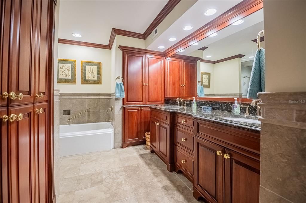 En Venta: $1,750,000 (5 camas, 4 baños, 4047 Pies cuadrados)