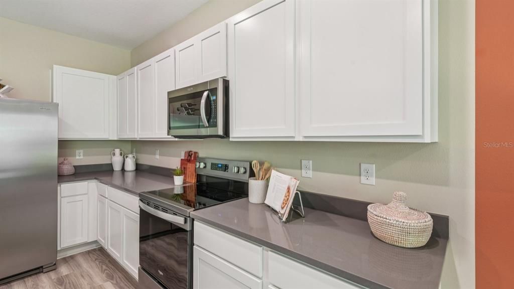 Active With Contract: $313,990 (3 beds, 2 baths, 1673 Square Feet)