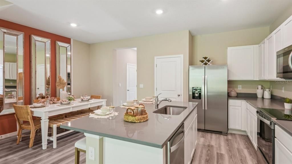 Active With Contract: $313,990 (3 beds, 2 baths, 1673 Square Feet)