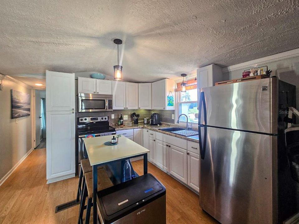 For Sale: $144,995 (2 beds, 2 baths, 818 Square Feet)