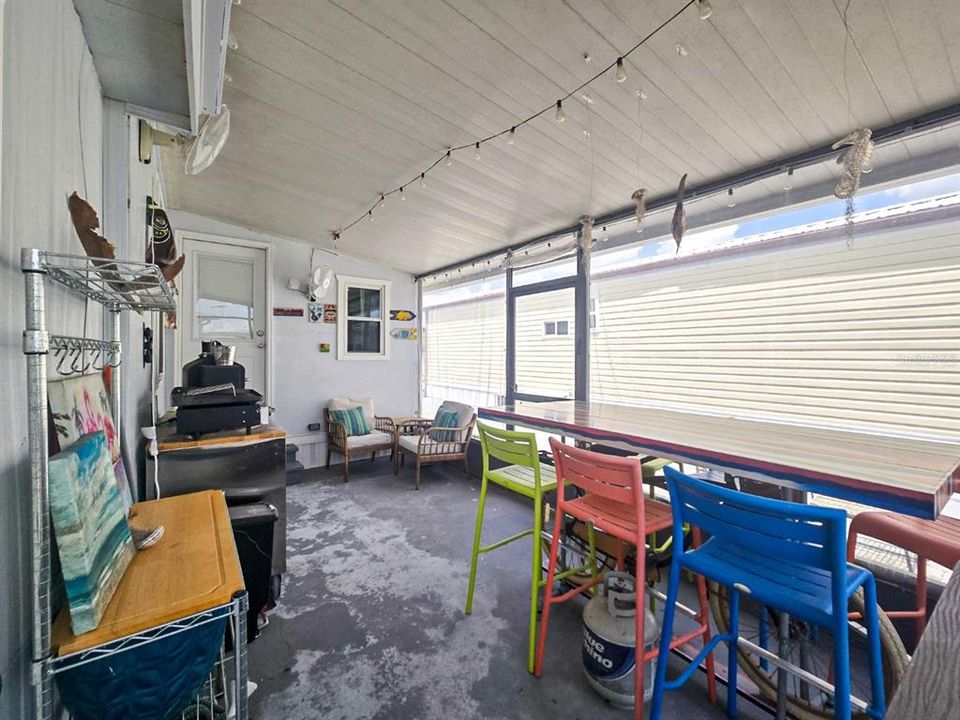 For Sale: $144,995 (2 beds, 2 baths, 818 Square Feet)