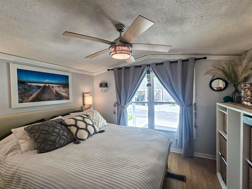 For Sale: $144,995 (2 beds, 2 baths, 818 Square Feet)