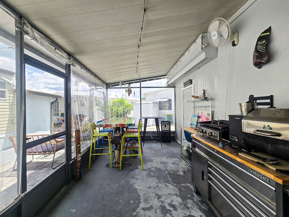 For Sale: $144,995 (2 beds, 2 baths, 818 Square Feet)