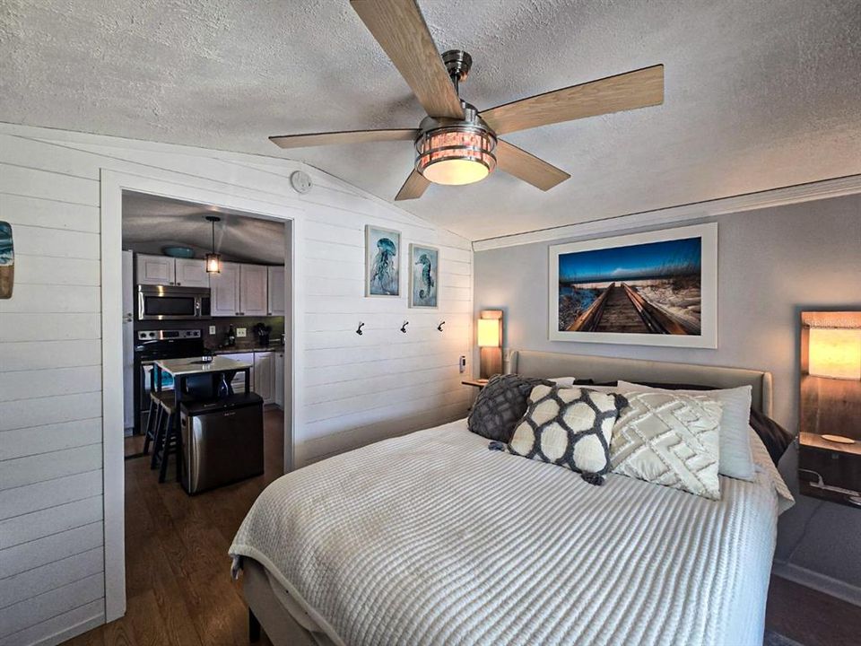 For Sale: $144,995 (2 beds, 2 baths, 818 Square Feet)