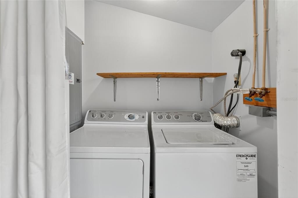 For Sale: $99,900 (1 beds, 1 baths, 800 Square Feet)
