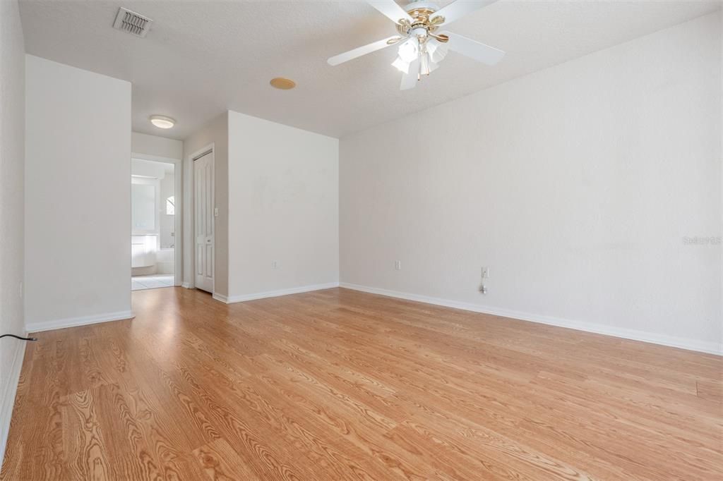 For Sale: $530,000 (3 beds, 2 baths, 1943 Square Feet)