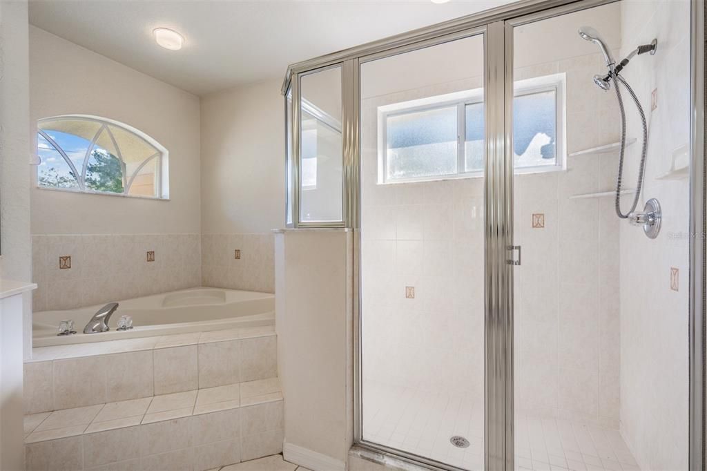 For Sale: $530,000 (3 beds, 2 baths, 1943 Square Feet)