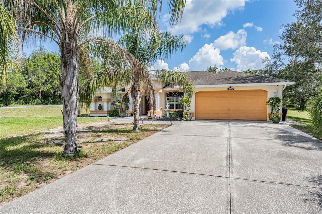 For Sale: $530,000 (3 beds, 2 baths, 1943 Square Feet)