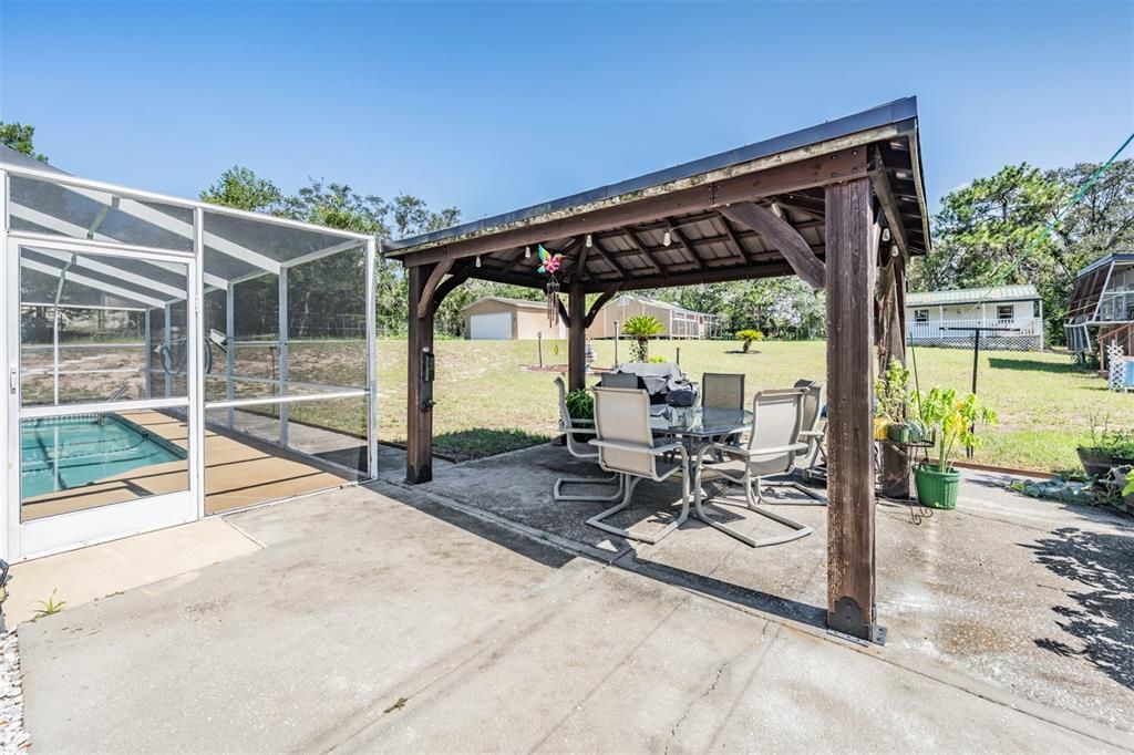 For Sale: $530,000 (3 beds, 2 baths, 1943 Square Feet)