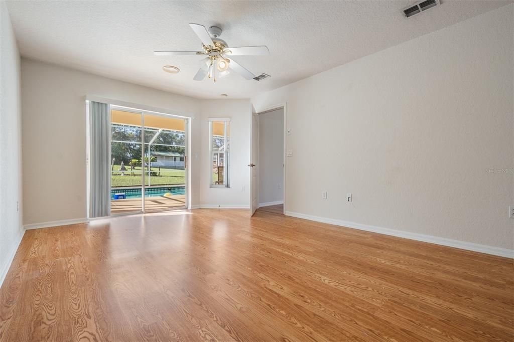 For Sale: $530,000 (3 beds, 2 baths, 1943 Square Feet)