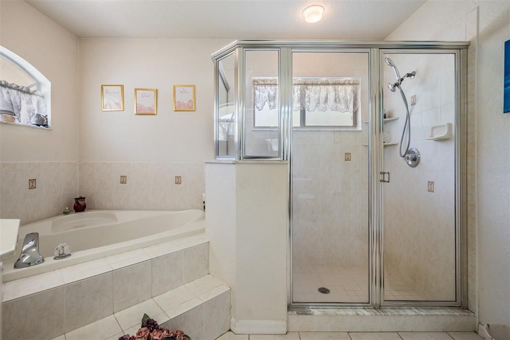 For Sale: $530,000 (3 beds, 2 baths, 1943 Square Feet)