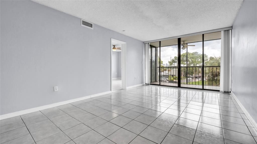 Activo con contrato: $230,000 (2 camas, 2 baños, 1019 Pies cuadrados)