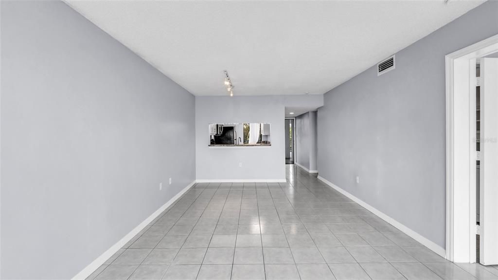 Activo con contrato: $230,000 (2 camas, 2 baños, 1019 Pies cuadrados)