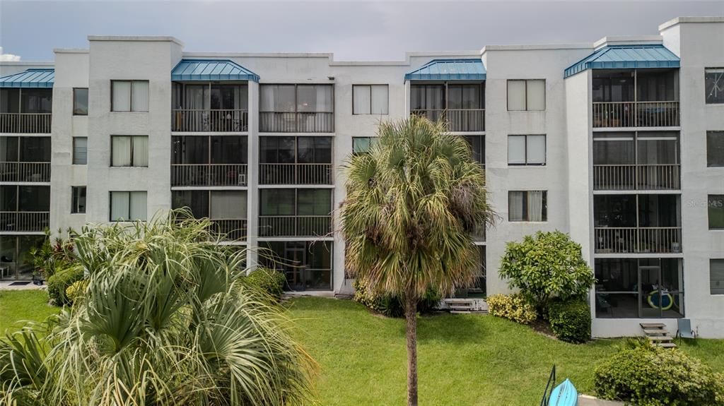 Activo con contrato: $230,000 (2 camas, 2 baños, 1019 Pies cuadrados)
