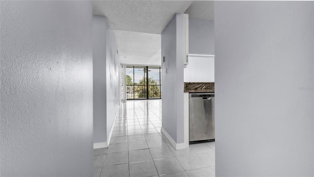Activo con contrato: $230,000 (2 camas, 2 baños, 1019 Pies cuadrados)