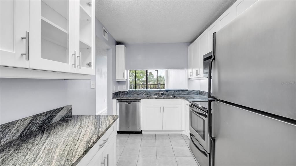 Activo con contrato: $230,000 (2 camas, 2 baños, 1019 Pies cuadrados)