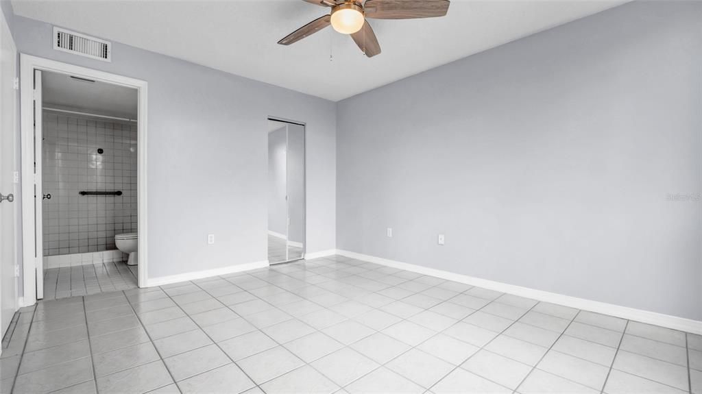 Activo con contrato: $230,000 (2 camas, 2 baños, 1019 Pies cuadrados)