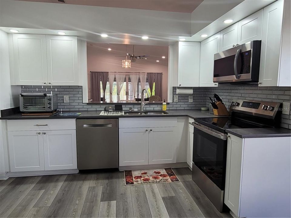 For Rent: $2,900 (3 beds, 2 baths, 1316 Square Feet)