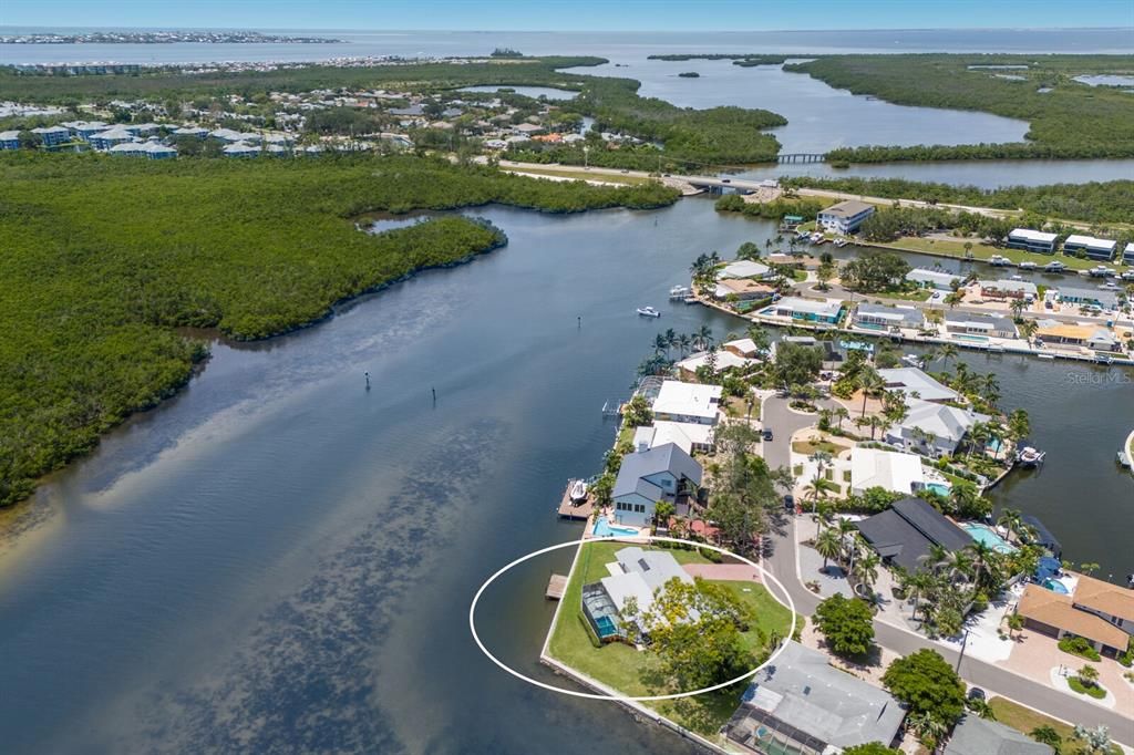 Под контрактом: $1,299,000 (3 спален, 3 ванн, 1969 Квадратных фут)